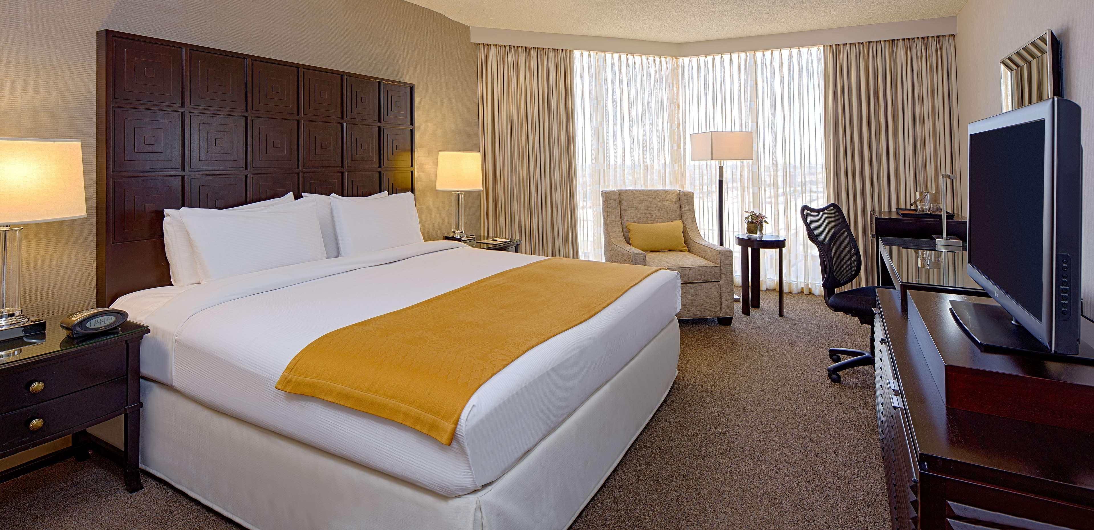 Doubletree By Hilton Hotel Houston Greenway Plaza Exterior foto