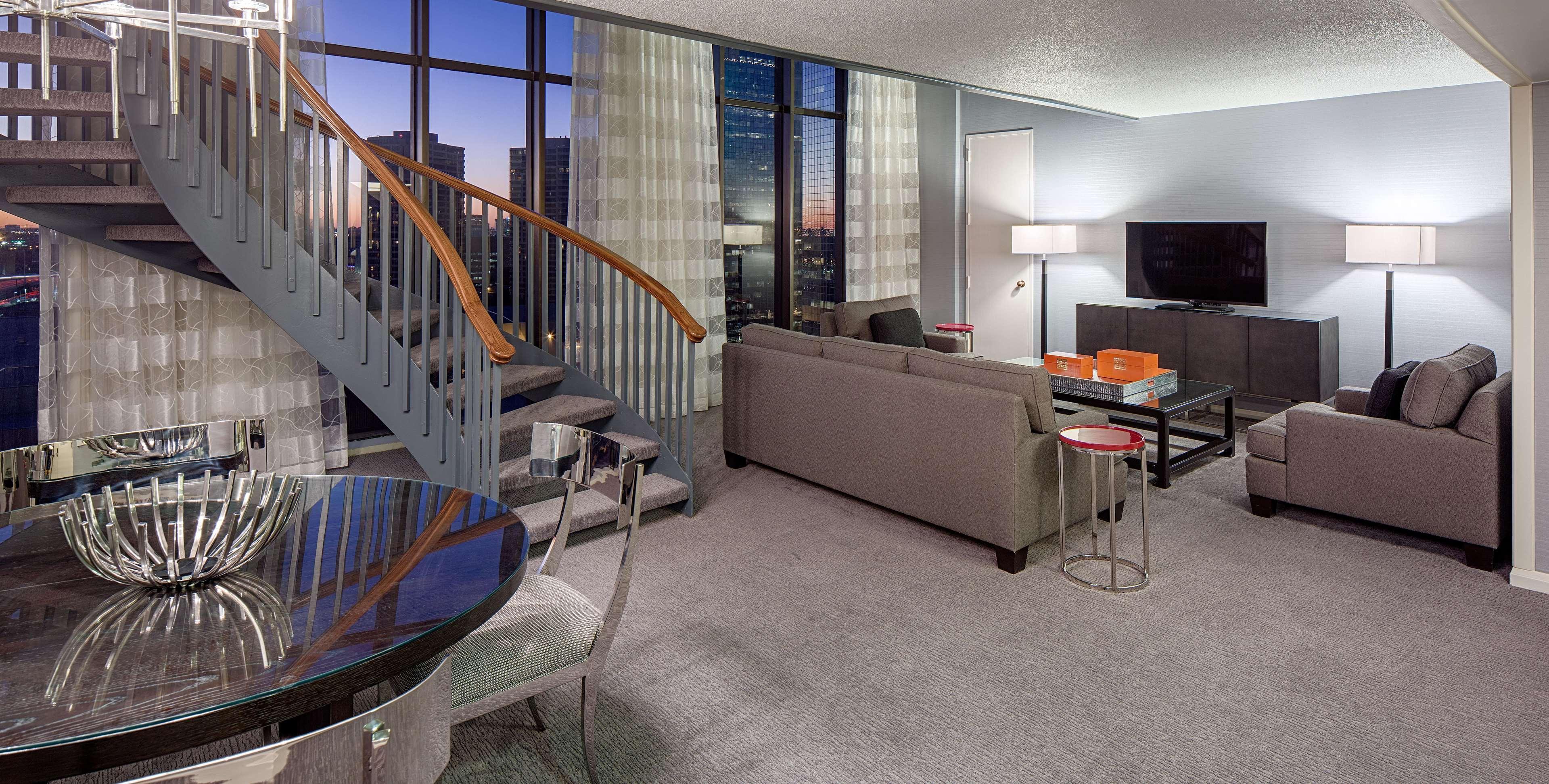 Doubletree By Hilton Hotel Houston Greenway Plaza Exterior foto