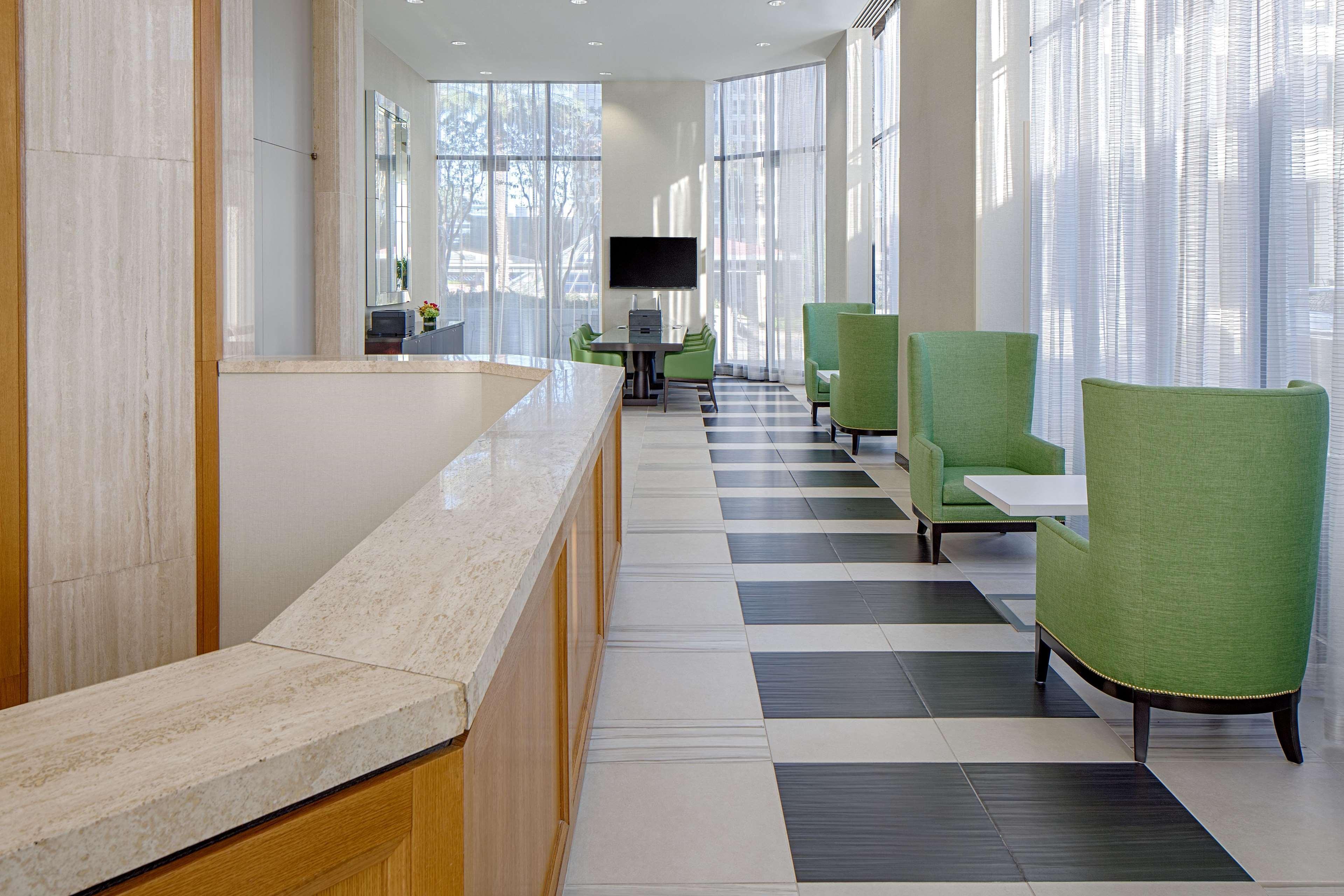 Doubletree By Hilton Hotel Houston Greenway Plaza Exterior foto