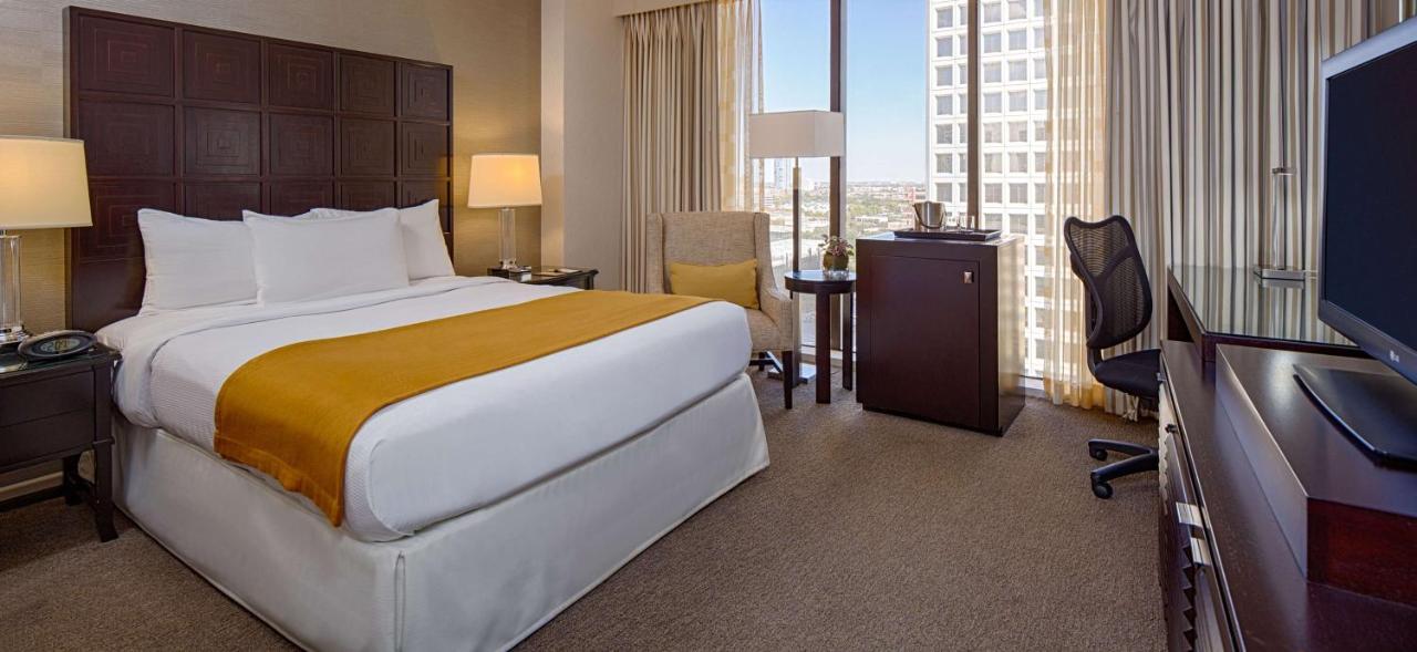 Doubletree By Hilton Hotel Houston Greenway Plaza Exterior foto