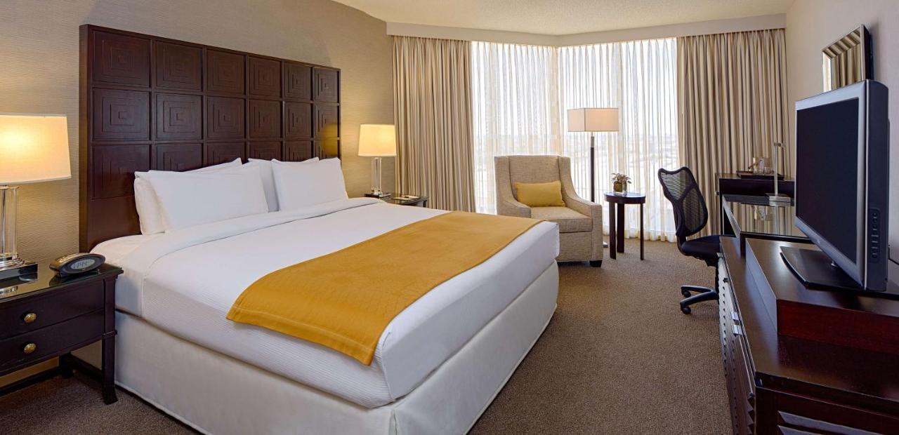 Doubletree By Hilton Hotel Houston Greenway Plaza Exterior foto