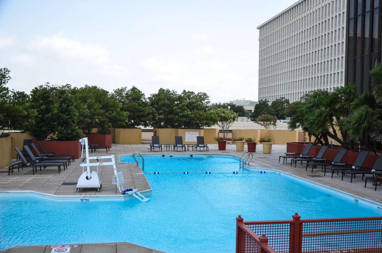 Doubletree By Hilton Hotel Houston Greenway Plaza Exterior foto